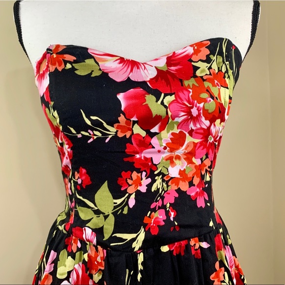 UO sweetheart neck fit & flare strapless sundress - Picture 2 of 9